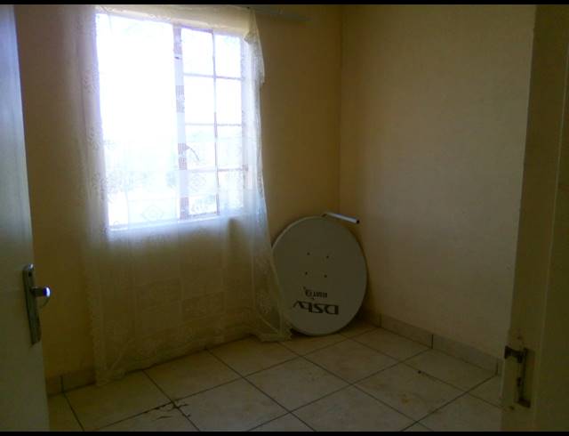 2 BEDROOM HOUSE FOR SALE IN SERALENG